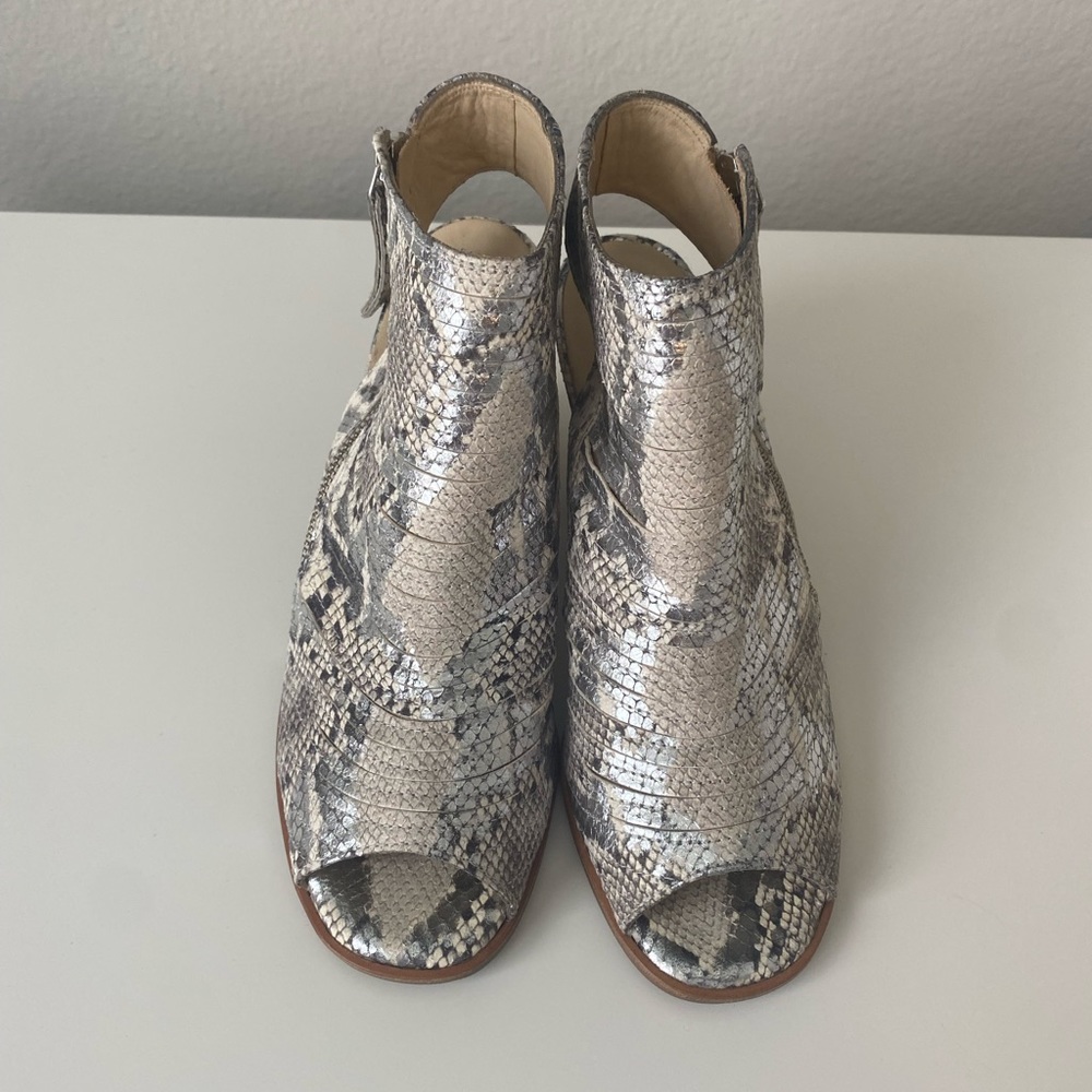 Paul Green snake print leather booties never been worn